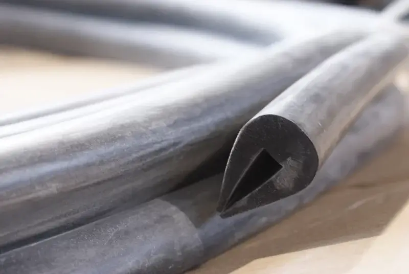 Traverse rubber voor ondersteuning van industriële zeefdekken