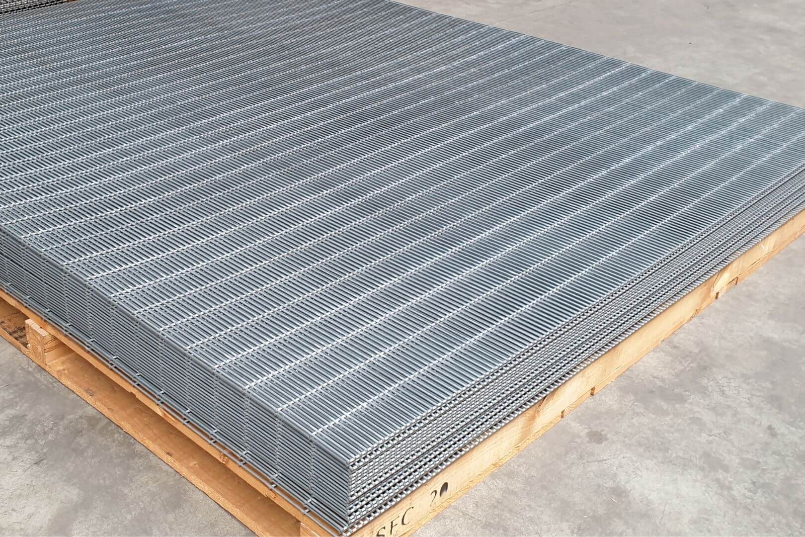 Gepuntlaste roosters grote afmeting verzinkt - Omnimesh