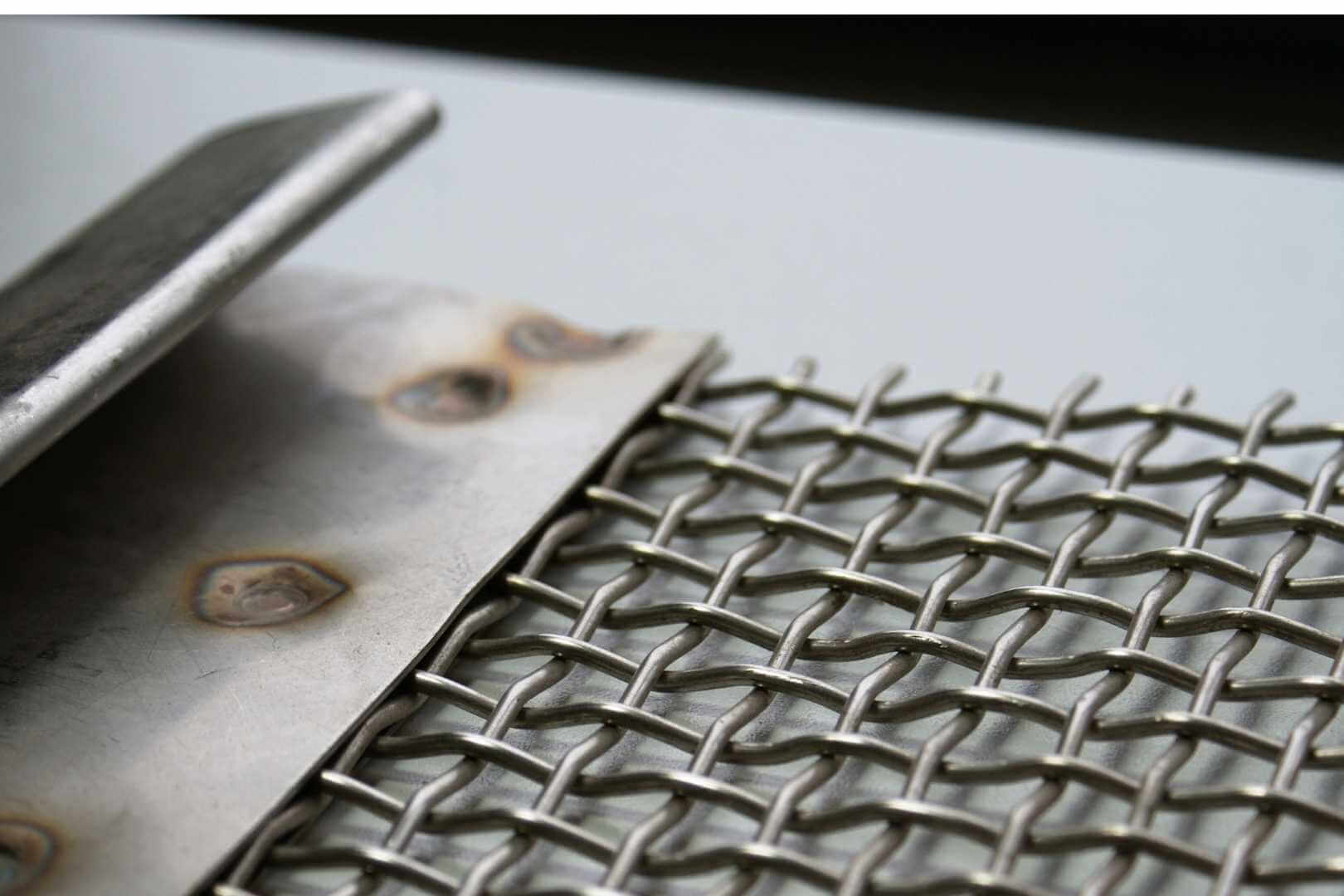 Zeefdekken hersteld door de hersteldienst van Omnimesh