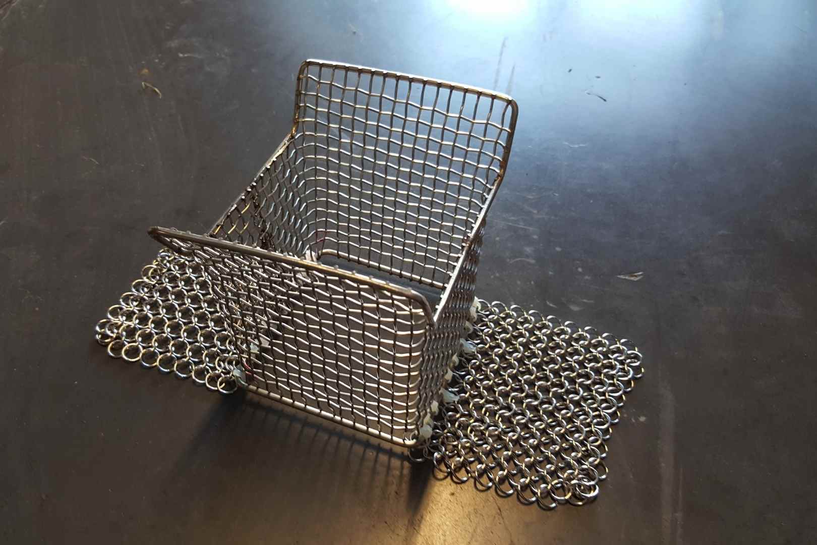Maliënkolder en gevormd metalen gaas als voorbeeld van flexibele en decoratieve metaalgaastoepassingen