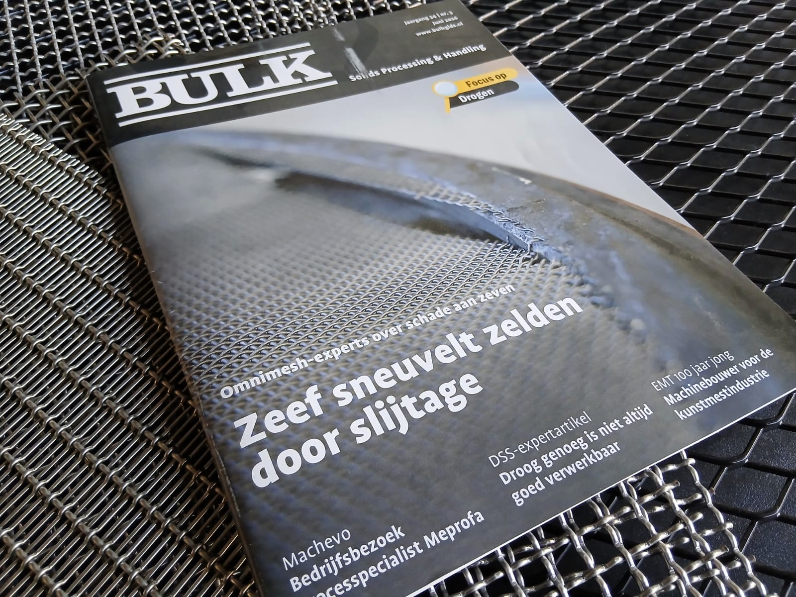 BULK vakblad met artikel over Omnimesh en industriële zeeftechniek